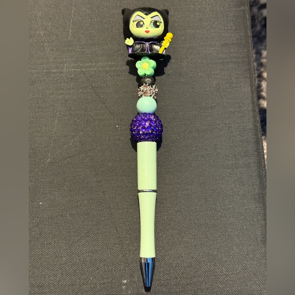 - 🏰 Disney Doorable Handmade Maleficent (Sleeping Beauty) Pen✍️